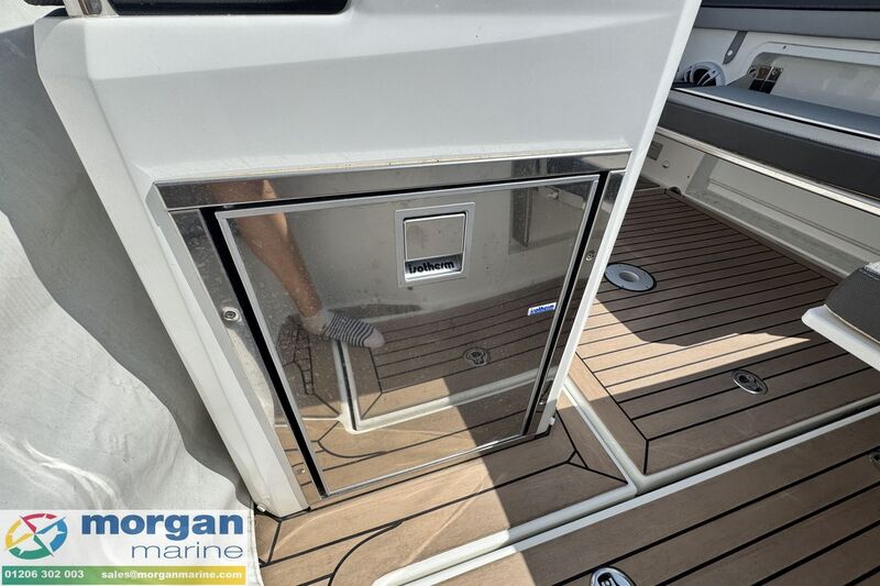Jeanneau Cap Camarat 7.5 WA S3 - cockpit fridge Jeanneau Cap Camarat 7.5 WA