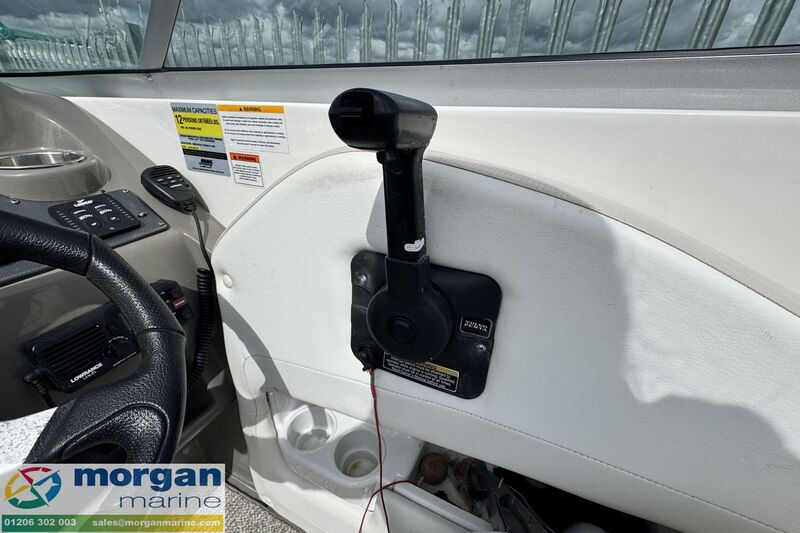  Rinker 230 Captiva Atlantic