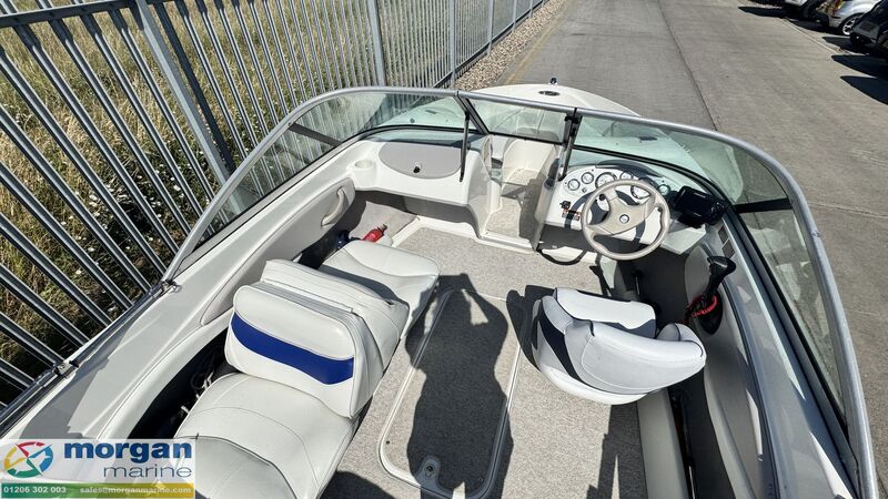  Maxum  1800 MX bow rider