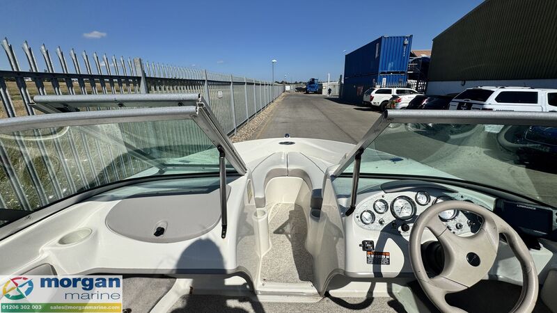  Maxum  1800 MX bow rider