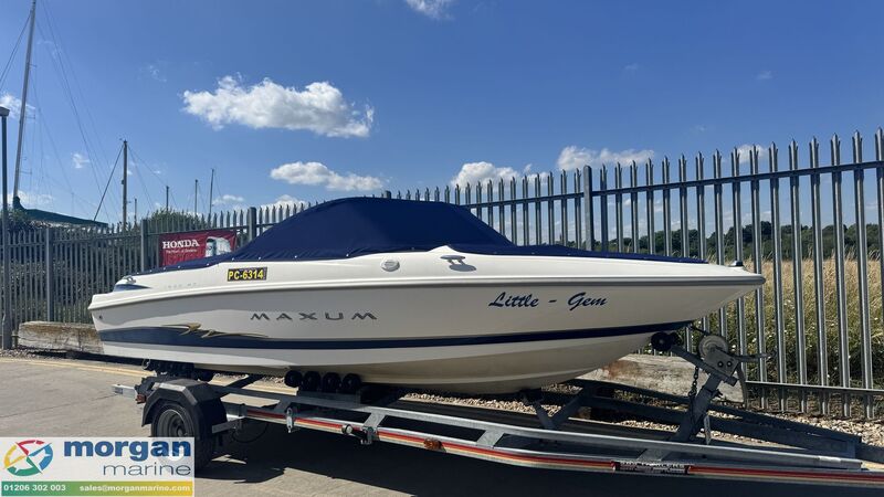  Maxum  1800 MX bow rider