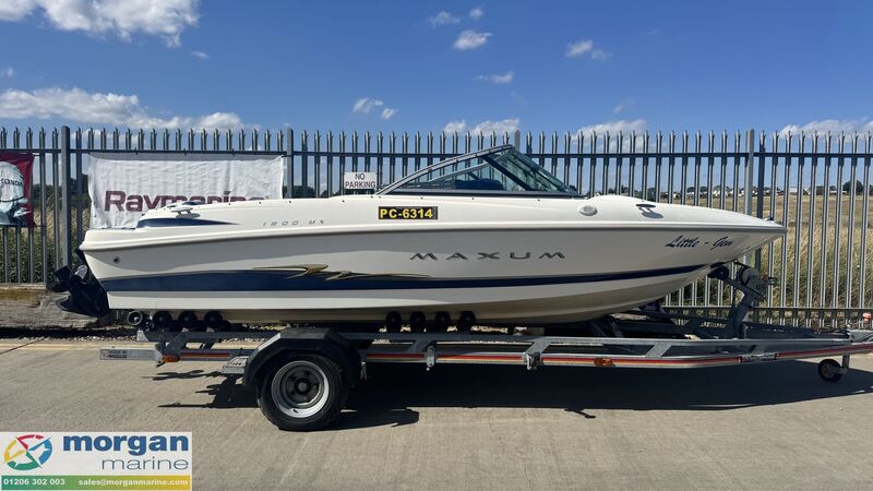  Maxum  1800 MX bow rider