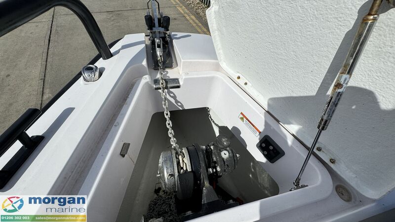  Axopar  28 Cabin