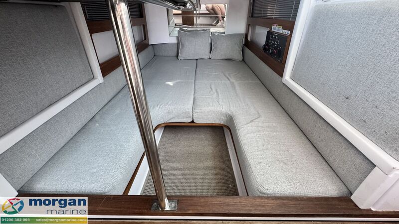  Axopar  28 Cabin