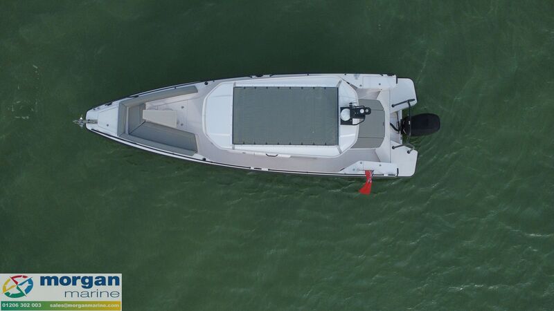  Axopar  28 Cabin