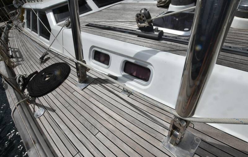  OYSTER 80 Deck Saloon