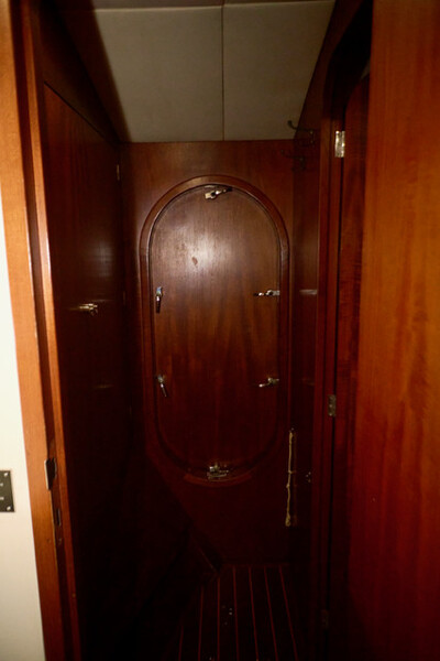 OYSTER 80 Deck Saloon
