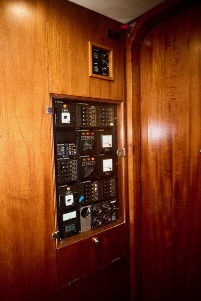  OYSTER 80 Deck Saloon