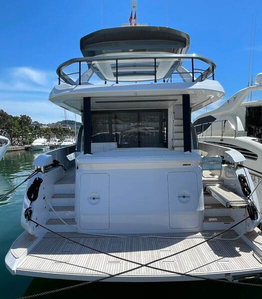  Azimut 72