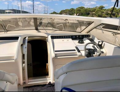 Princess Yachts V55