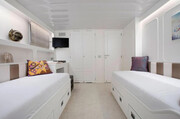   Custom 33M