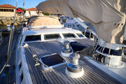  OYSTER 80 Deck Saloon