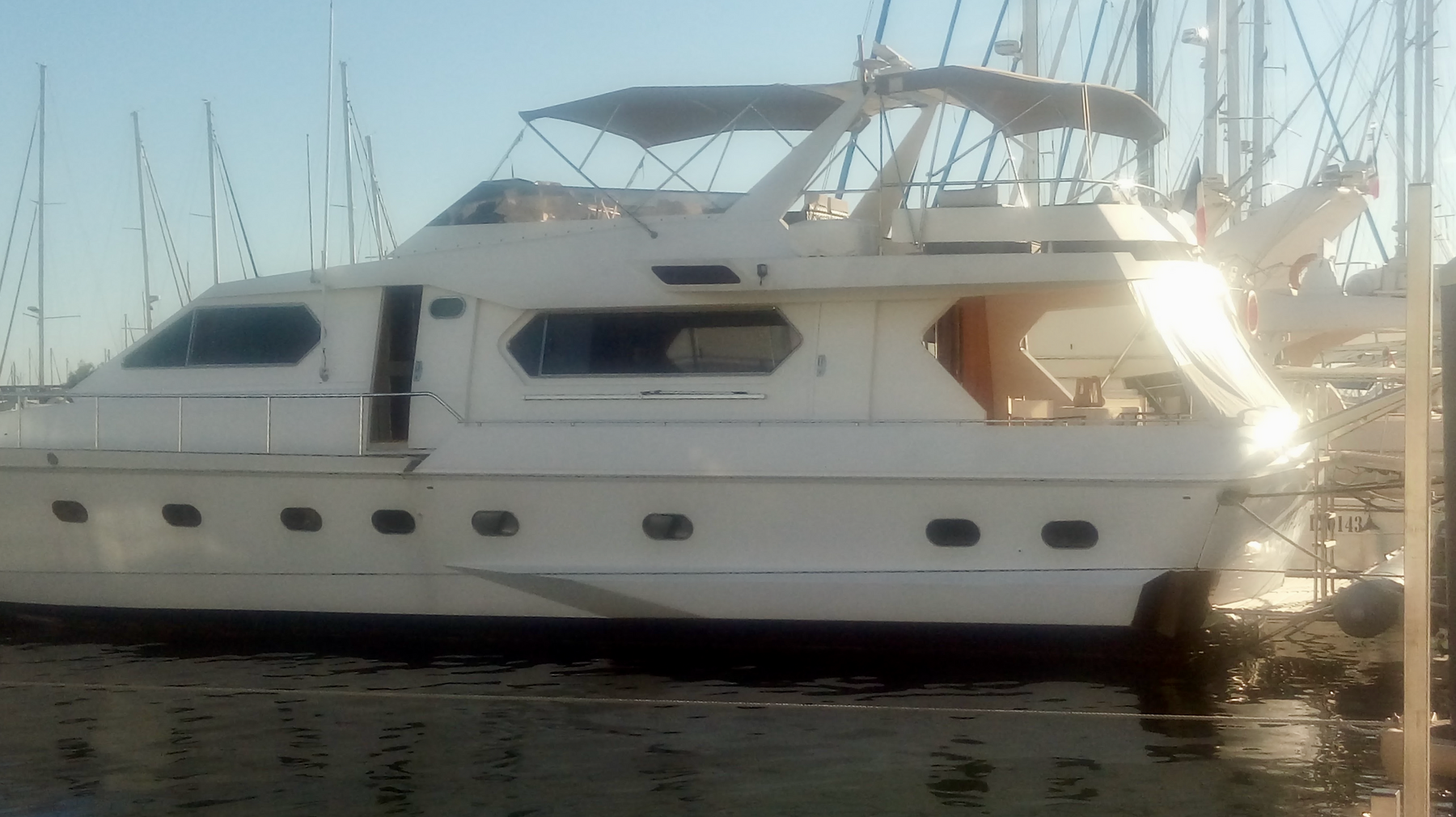 Navar Cantieri 20M Fly zu verkaufen