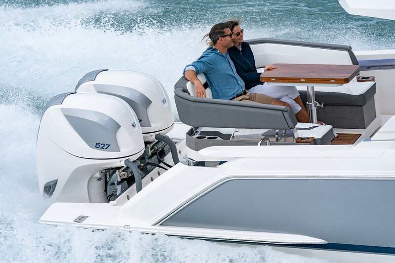 Tiara 38 LS rotating lounge Tiara Yachts 38 LS