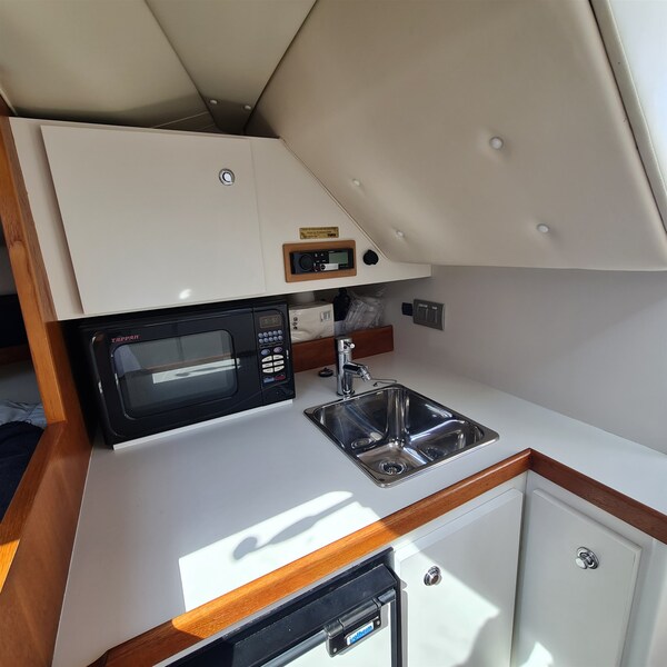 Tiara 2900 Coronet galley Tiara Yachts 2900 Coronet