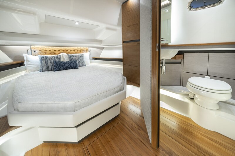 Tiara 48LS fwd berth Tiara Yachts 48 LS