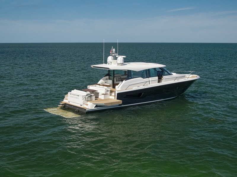 Tiara EX60 aft profile Tiara Yachts EX 60