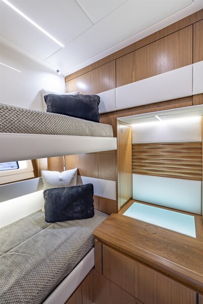 Tiara EX54 guest cabin Tiara Yachts EX 54