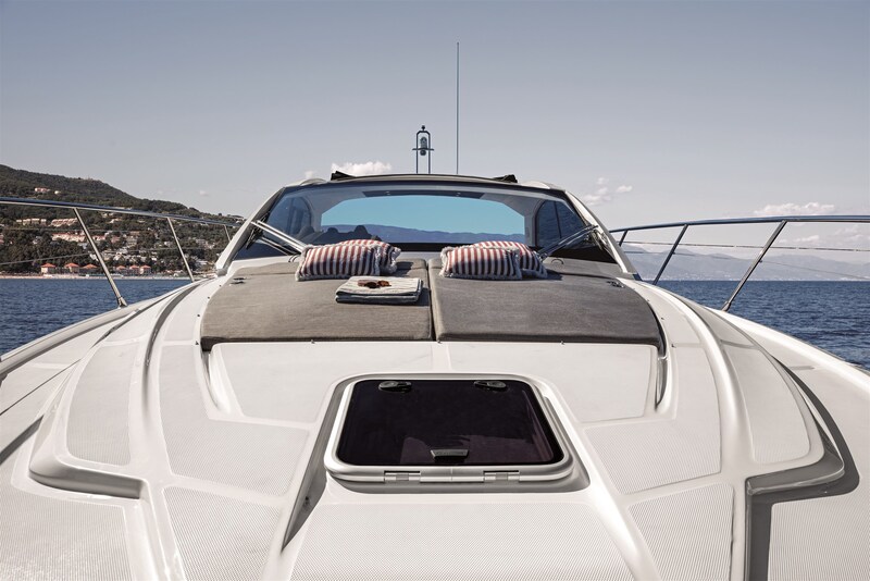 A45 Front View Azimut Atlantis 45