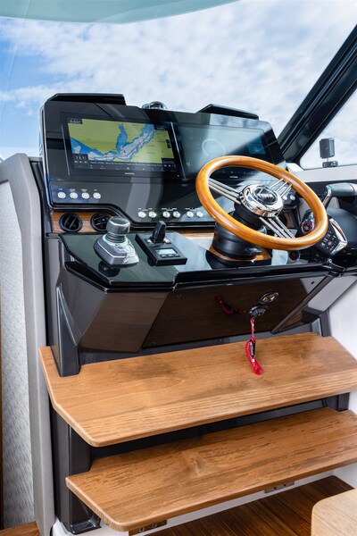 43le-interior-photography-2025_2 Tiara Yachts 43 LE