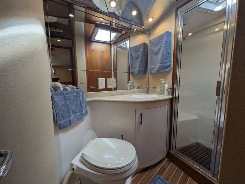 Hatteras 50 master head Hatteras 50 CONVERTIBLE