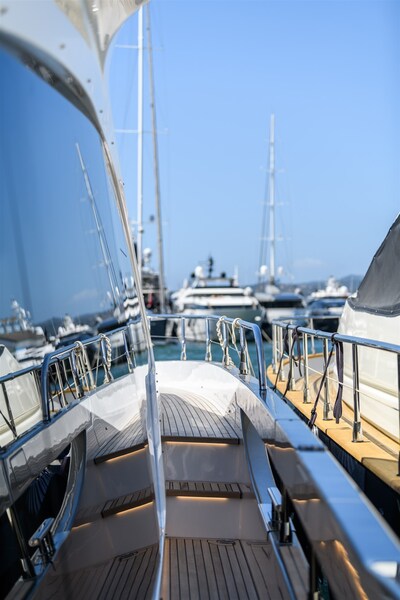 Azimut S7New sideways Azimut S7 M/Y 2023