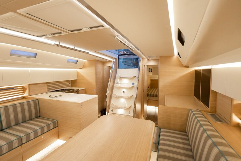 IY 15.98 interior Italia Yachts 15.98