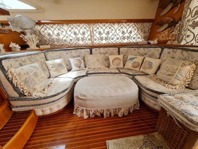 Uniesse 55 MY, dinette Uniesse Marine 55 MY