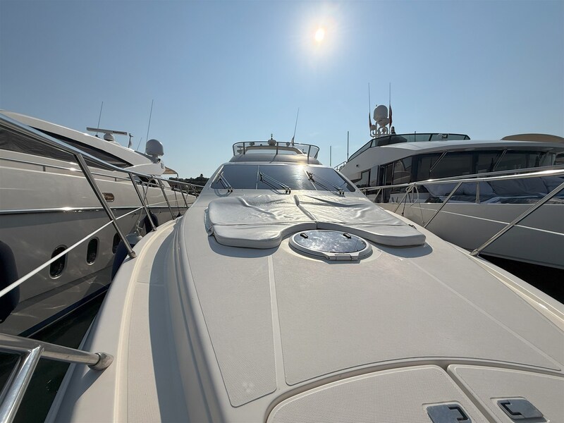 AZIMUT 55 Bow Azimut 55 Flybridge