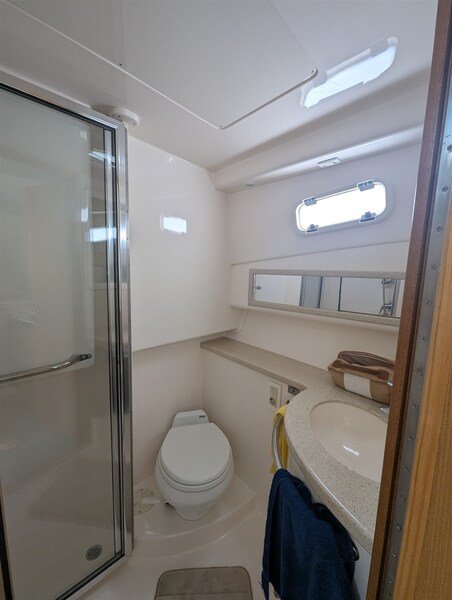 Cabo 38 Express head Cabo 38' Express