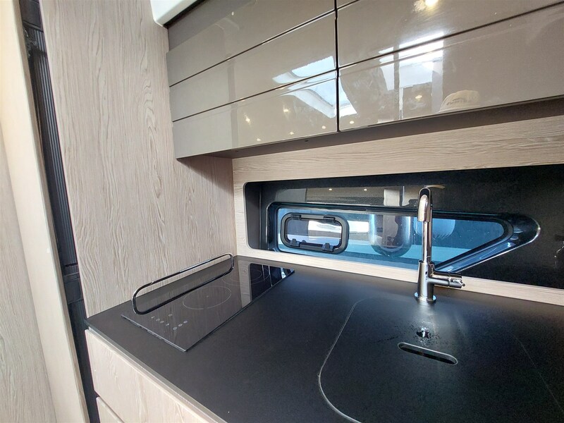 Azimut Atlantis 45 galley Azimut Atlantis 45