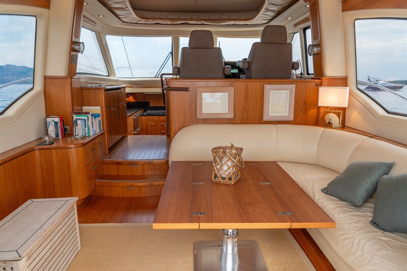 {I} Salon to bow Tiara Yachts 5800 Sovran