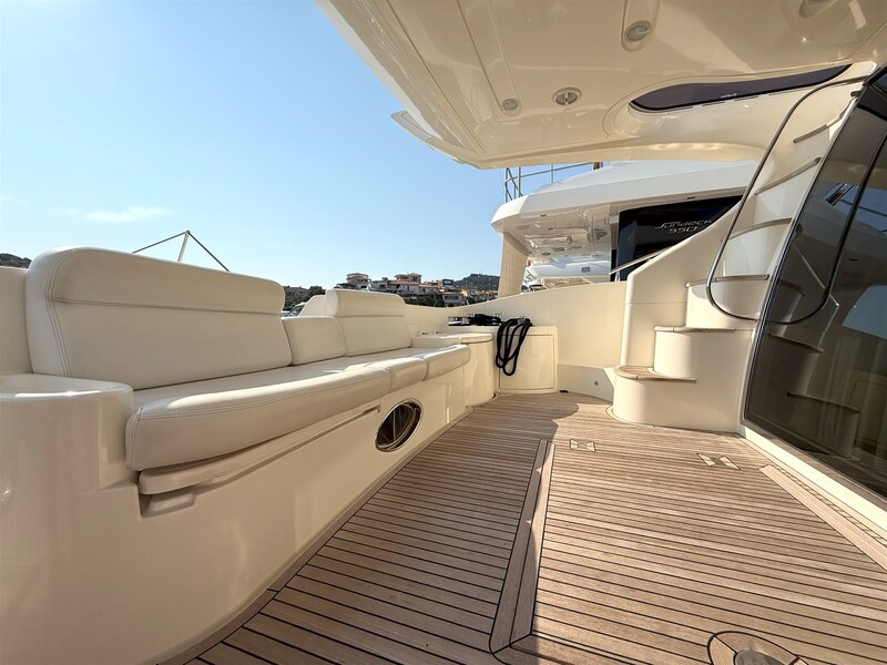 Cockpit Azimut 55 Flybridge