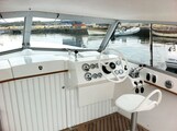 Bertram 25 MKII Hard Top helm Bertram Yacht 25' HT