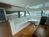 {I} Dinette Tiara Yachts 44 Coupe