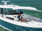 Fwd dinette Tiara Yachts 46LS