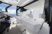 Helm station Tiara Yachts 46LS