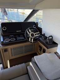 48acaf4e-064b-f394-ac7b-61d3d11276c1.256 Prestige Yachts 520s