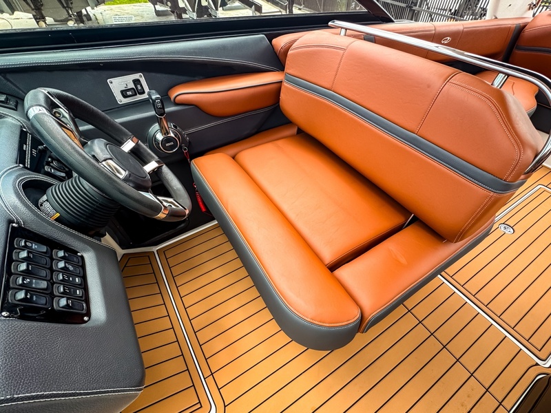  Regal 2800 Bowrider