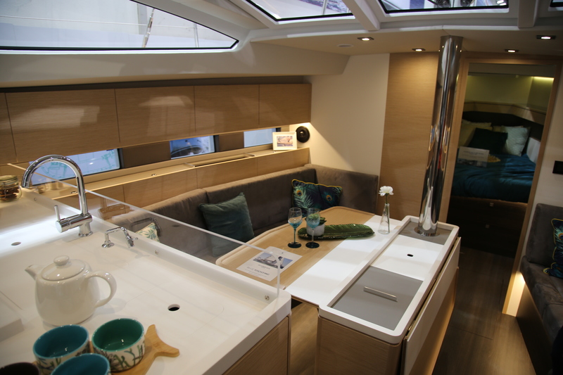 Saloon ALLURES 40.9 - Aluminium and centreboard