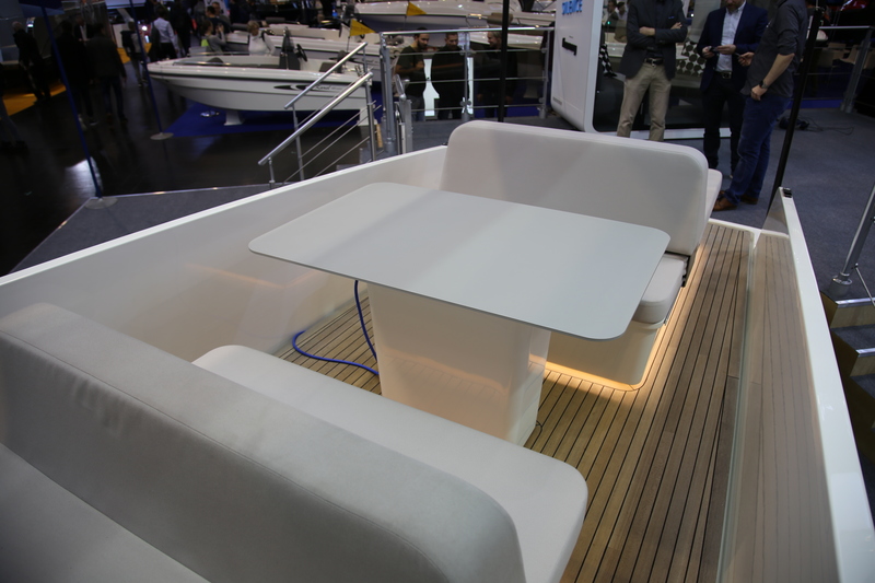 Cockpit Q30 from Q-Yachts, electrical silence